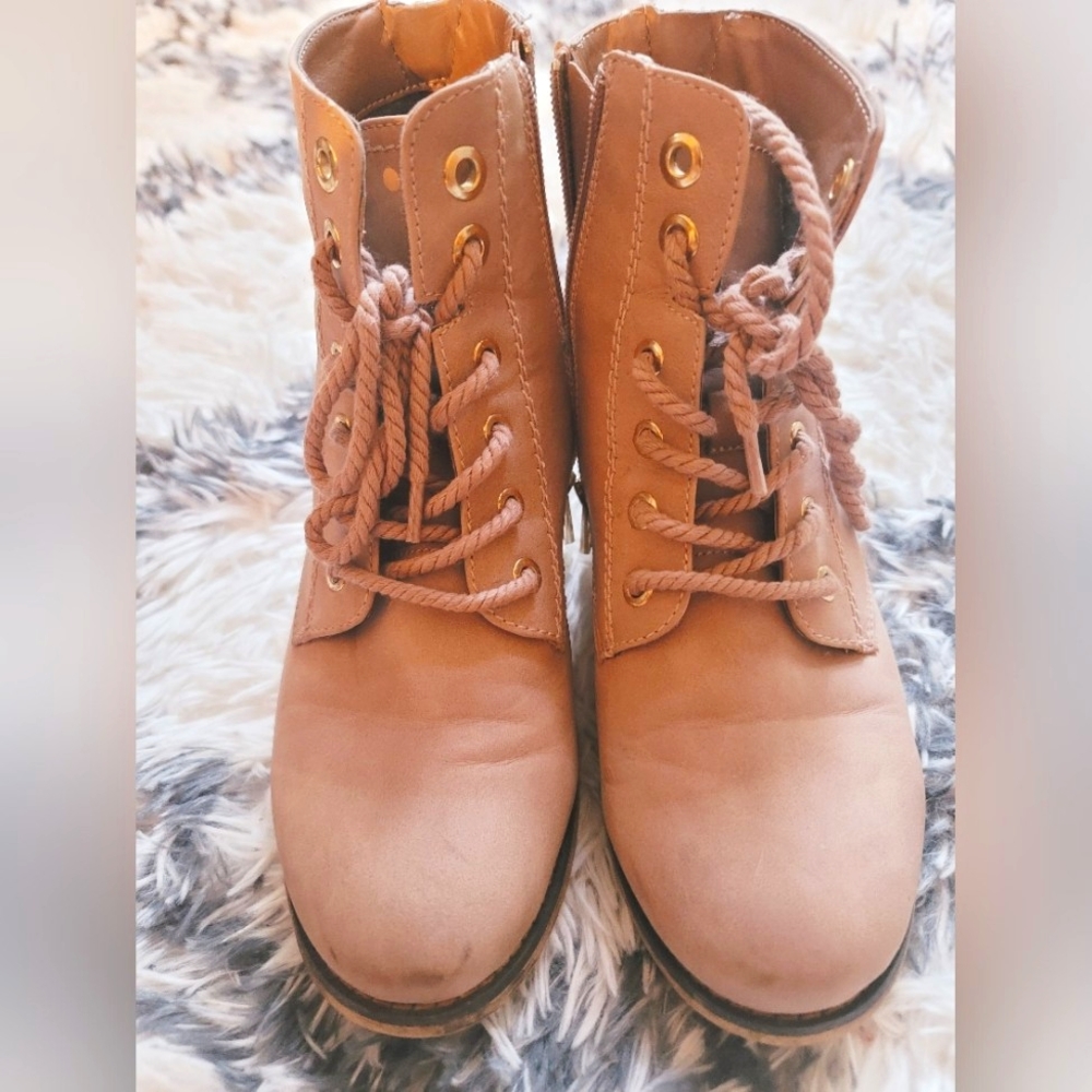 Pre-loved 😍 size 6W "Chelsee Girl" Montreal boots 👢